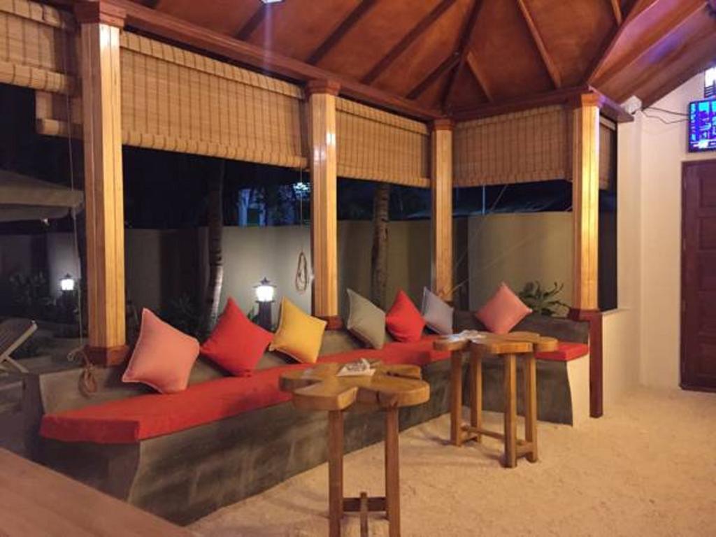 Local Island Inn Hangnaameedhoo Екстериор снимка